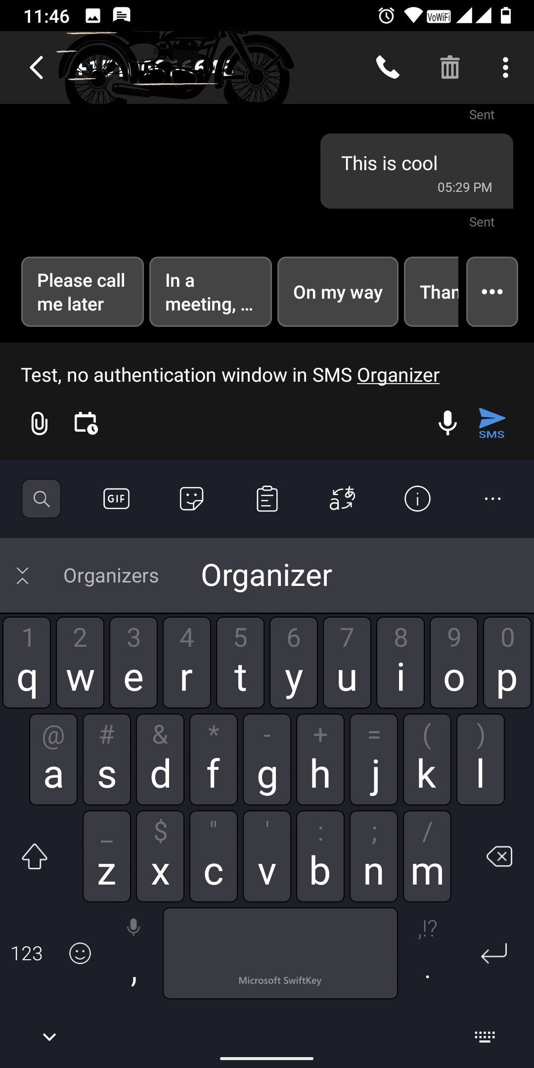 Google Messages smart reply suggestions above the keyboard in a chat