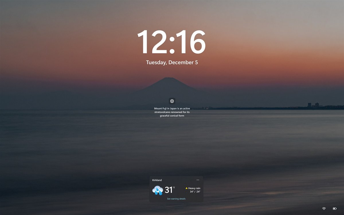 Lock screen clock, Windows spotlight photo and small weather widget card