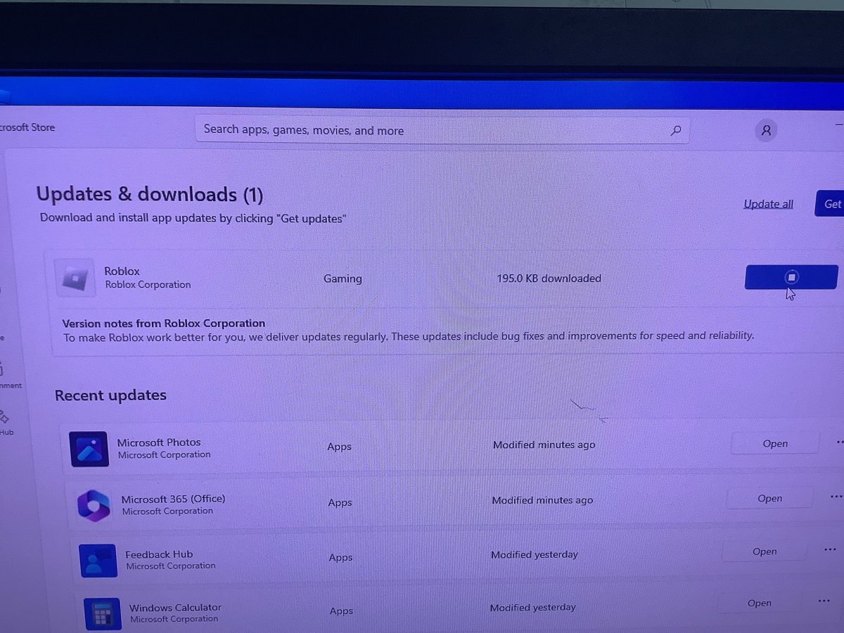 Microsoft Store update list with a Roblox download in progress