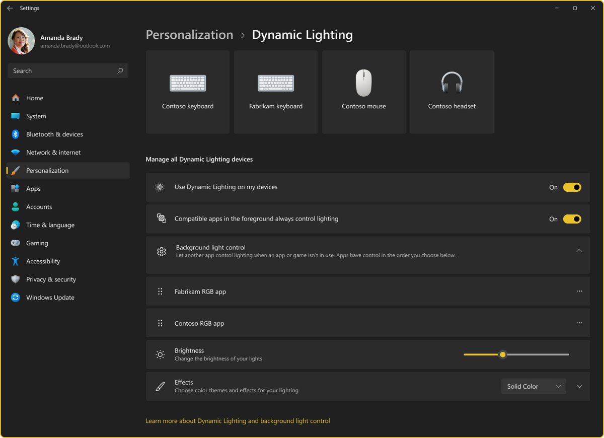 Windows 11 Dynamic Lighting settings page with keyboard and mouse devices listed