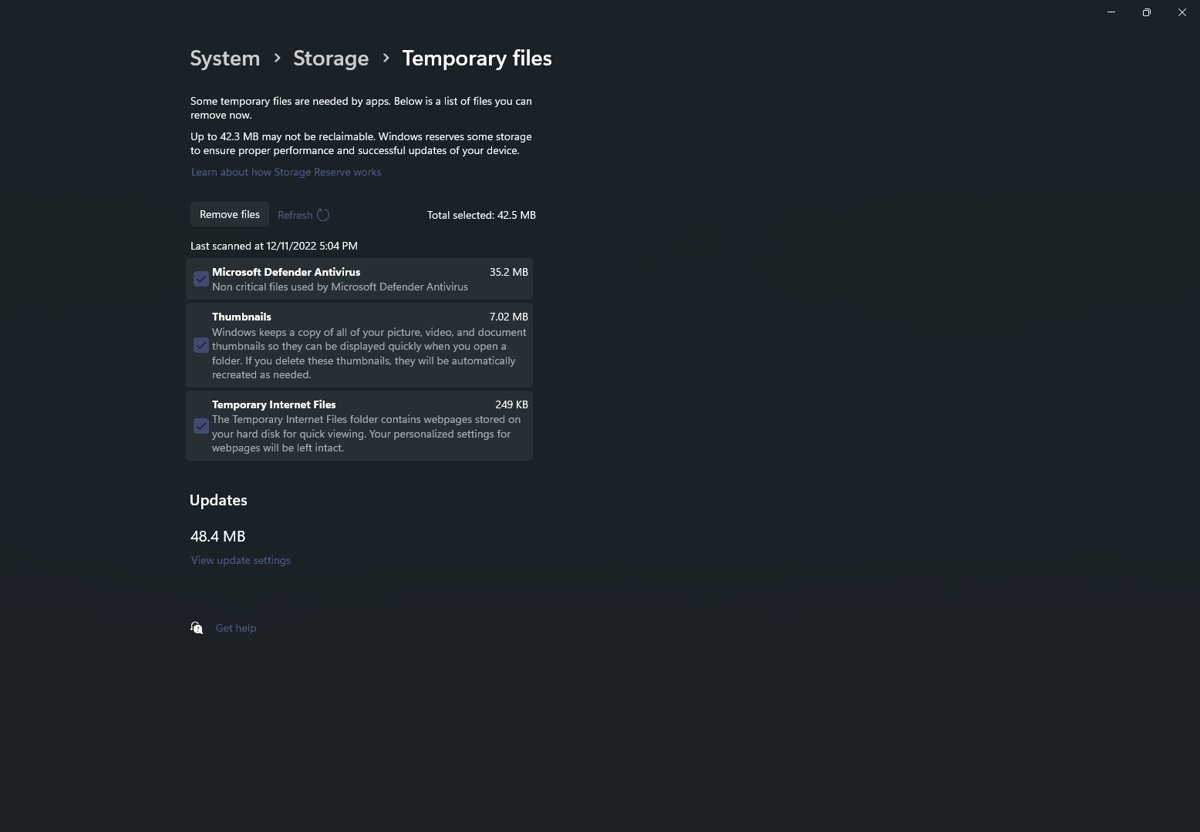 Windows 11 Temporary files page listing Defender, thumbnails and internet files