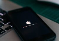 Apple Devices crashes syncing music to iPhone - phone connected to a laptop