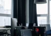 Customize Windows 11 taskbar and desktop on a PC