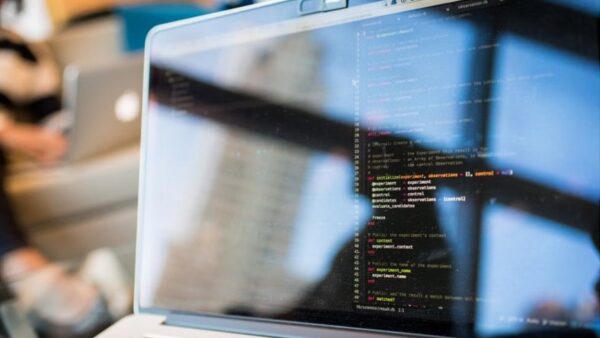 Developer tools for Windows 11/10: code editors, languages, Git, WSL and databases