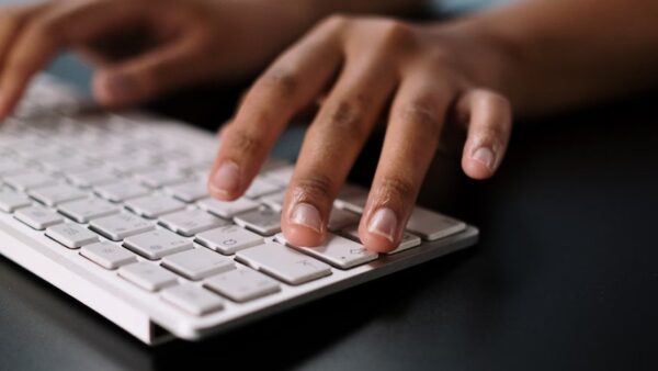 How to Type E with an Accent Mark (é, è, ê, ë) on Your Computer or Mobile Phone