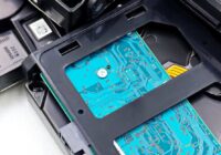 Set up RAID 1 on Windows 11 - hard drive in a drive bay