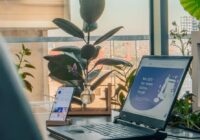Picture in Picture on Windows 11 - laptop on a desk