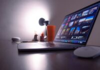 Automatic file download notifications in Windows - laptop on a desk