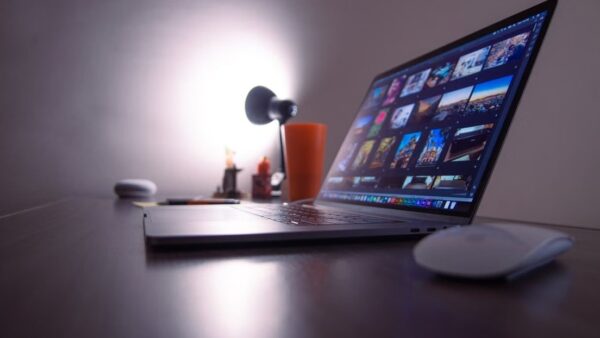 Mastering automatic file download notifications in Windows 10/11