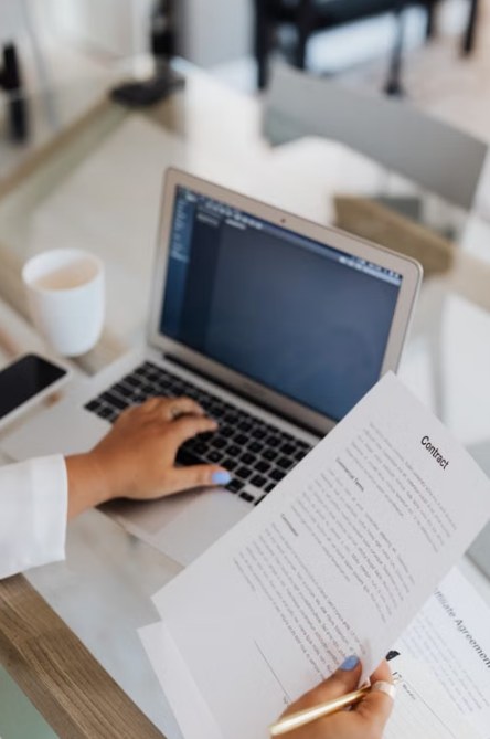 Microsoft Word documents: editing a contract on a laptop