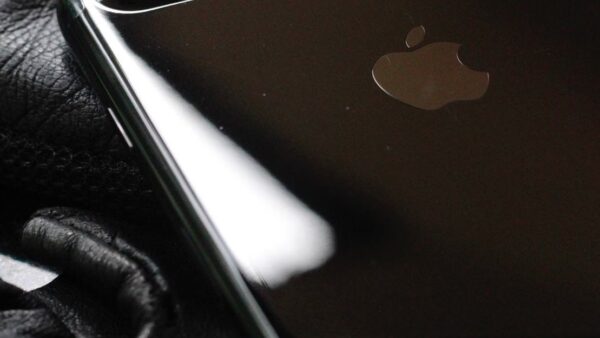When does the iPhone SE 2020 become obsolete?
