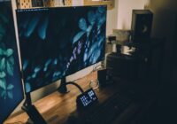 Display settings in Windows 11 on a dual monitor desk setup
