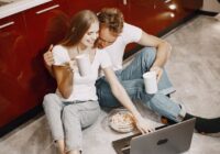 Windows media player: watching a video together on a laptop