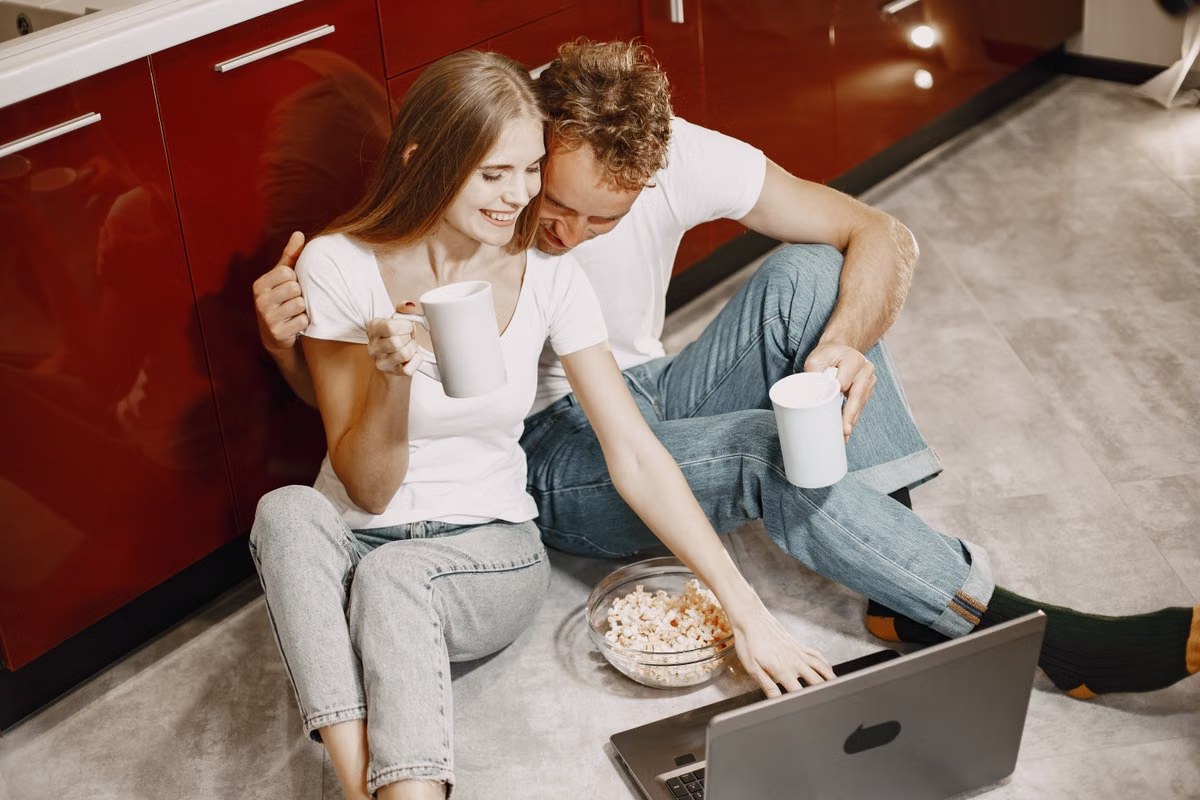 Windows media player: watching a video together on a laptop